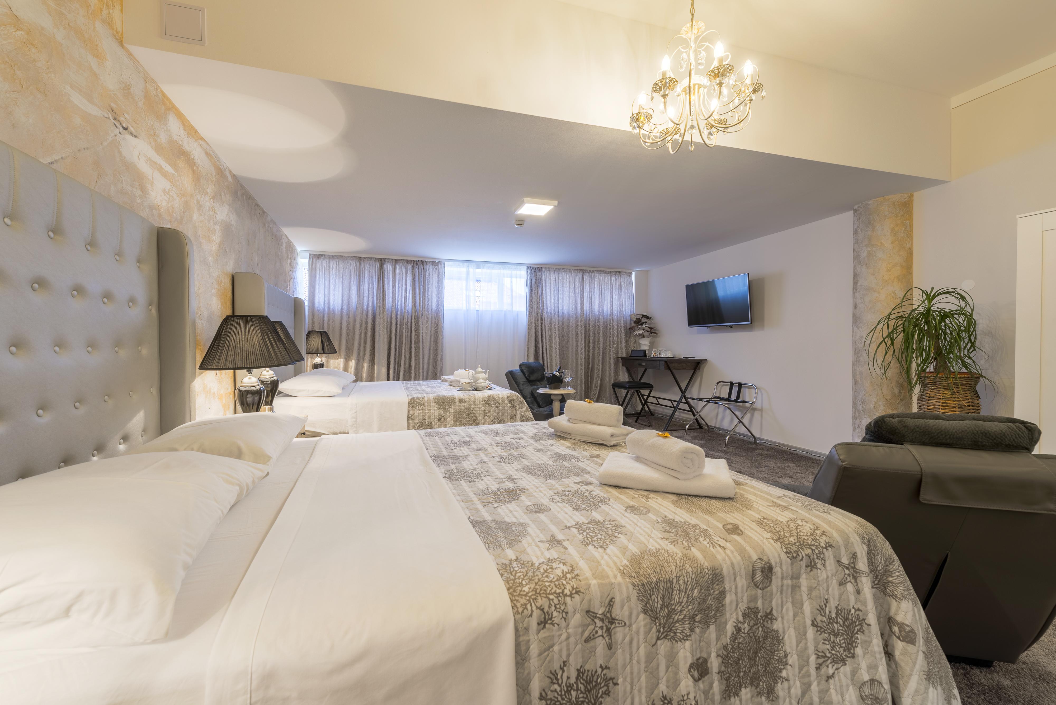 Prima Luce Downtown Hotell Split Exteriör bild